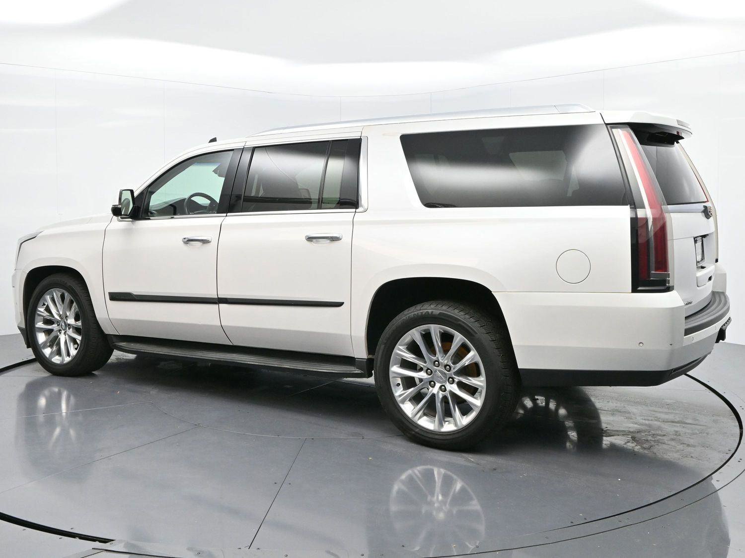 Used 2017 Cadillac Escalade ESV Luxury image 5