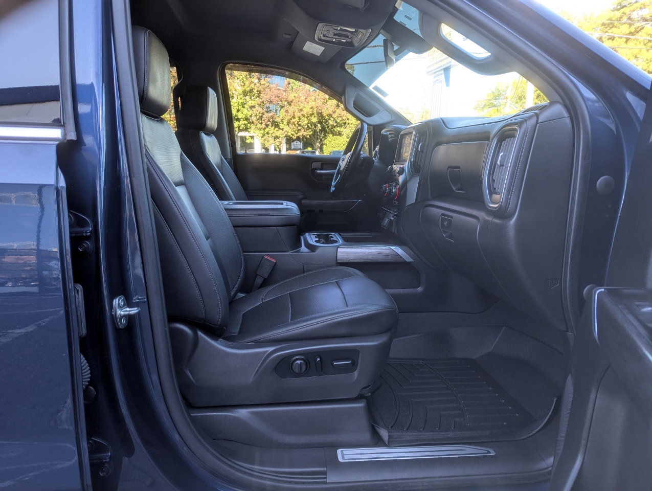 Used 2021 Chevrolet Silverado 1500 LTZ w/ Z71 Off-Road Package image 32