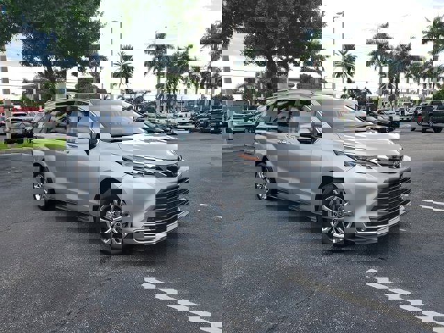 Used 2024 Toyota Sienna Platinum image 31