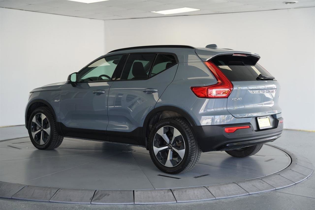 Used 2023 Volvo XC40 B4 Ultimate FWD image 5