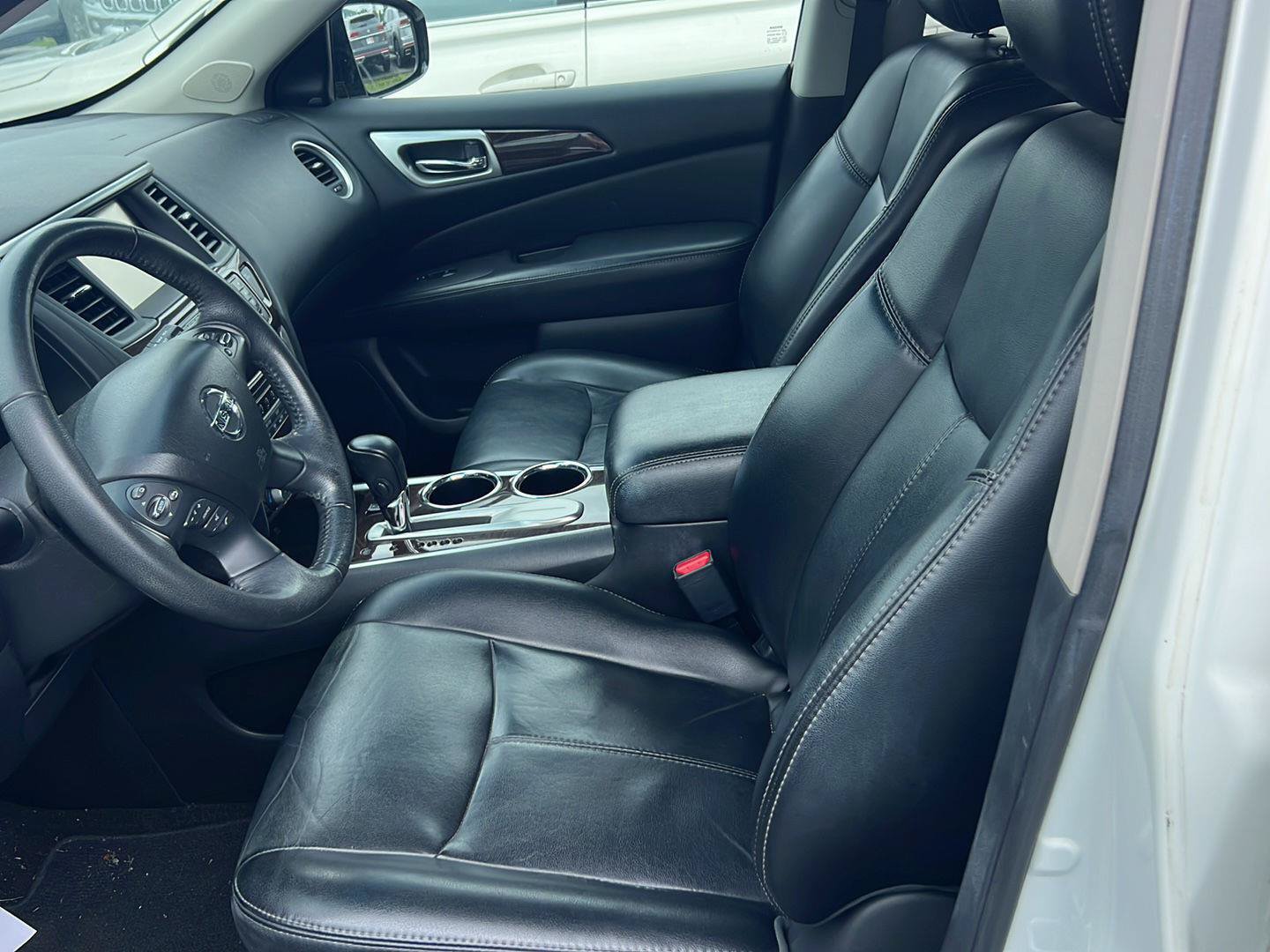 Used 2015 Nissan Pathfinder SL w/ SL Tech Package FWD image 11