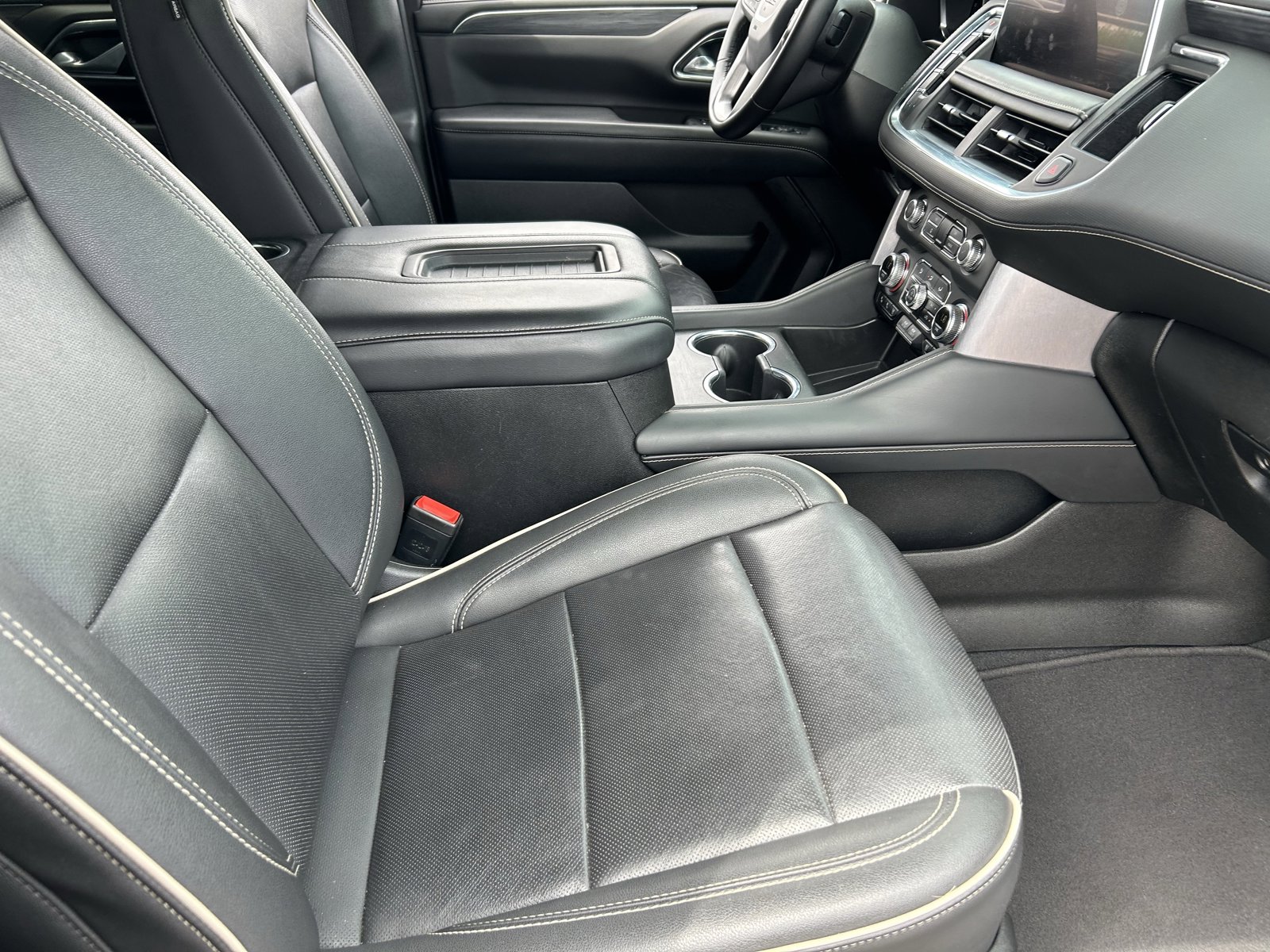 Used 2021 GMC Yukon XL SLT w/ SLT Luxury Package image 12