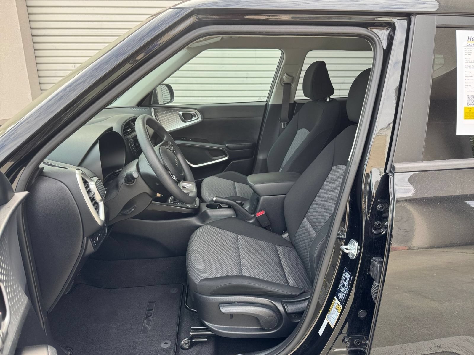 Used 2025 Kia Soul LX w/ LX Technology Package FWD image 24