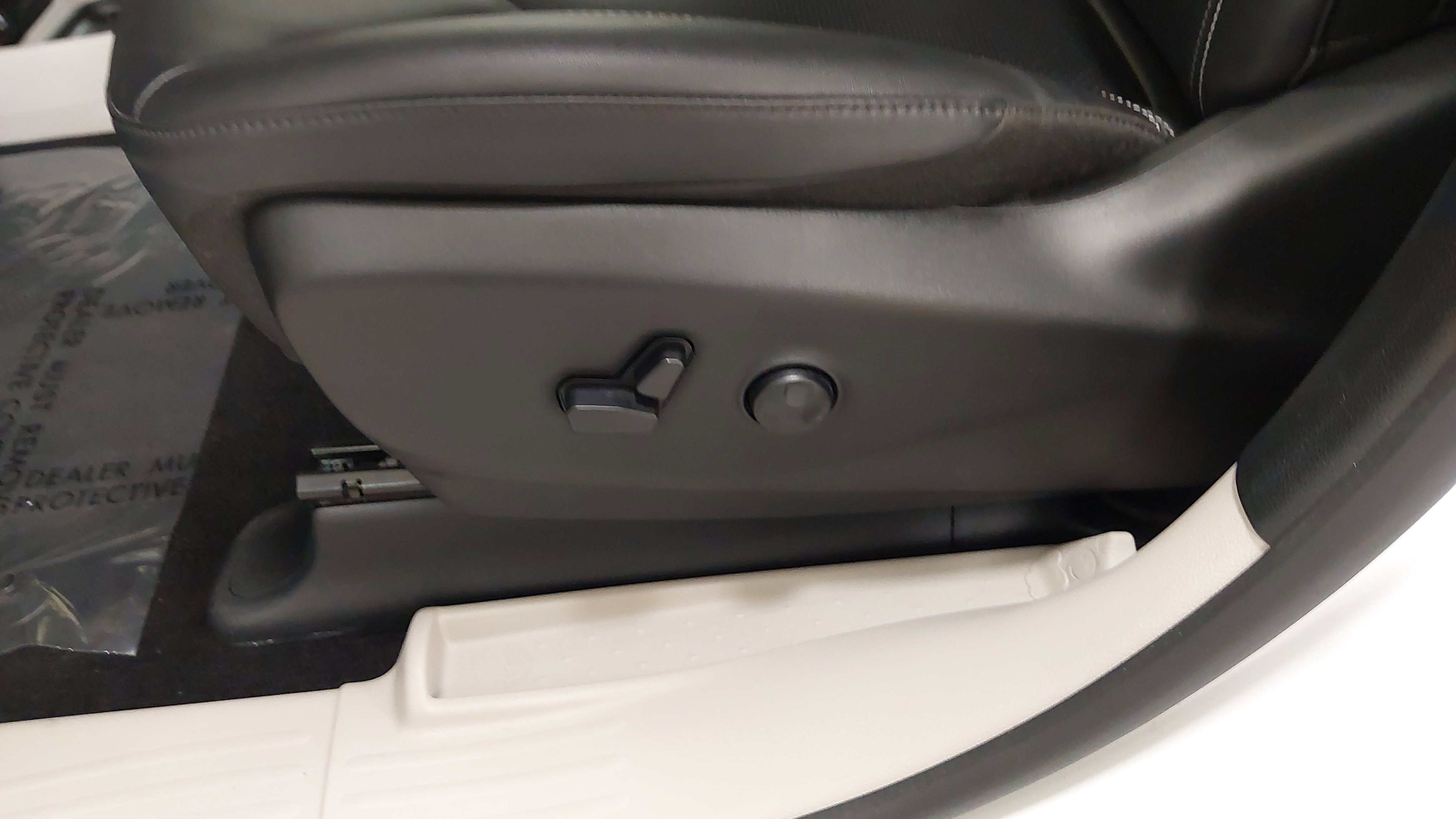 Used 2024 Chrysler Pacifica Select image 37