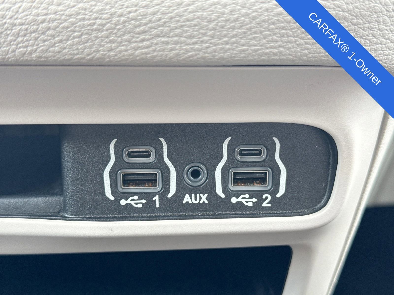 Used 2021 Chrysler Pacifica Touring w/ Cold Weather Group FWD image 36