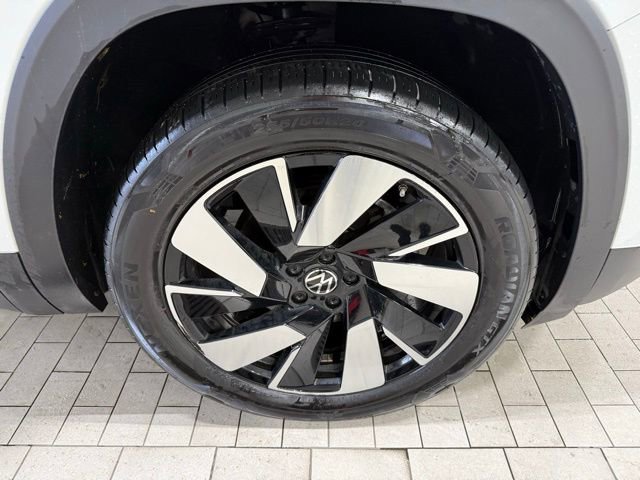 Certified 2024 Volkswagen Atlas Cross Sport SE image 30