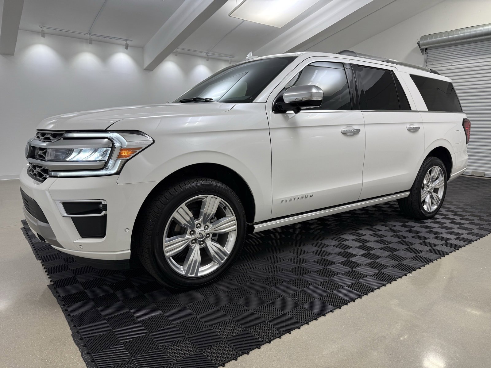 Used 2024 Ford Expedition Max Platinum image 3