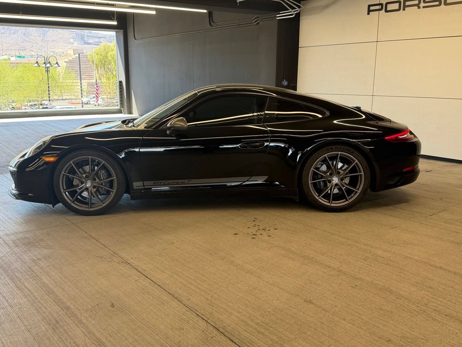 Certified 2018 Porsche 911 Carrera image 2
