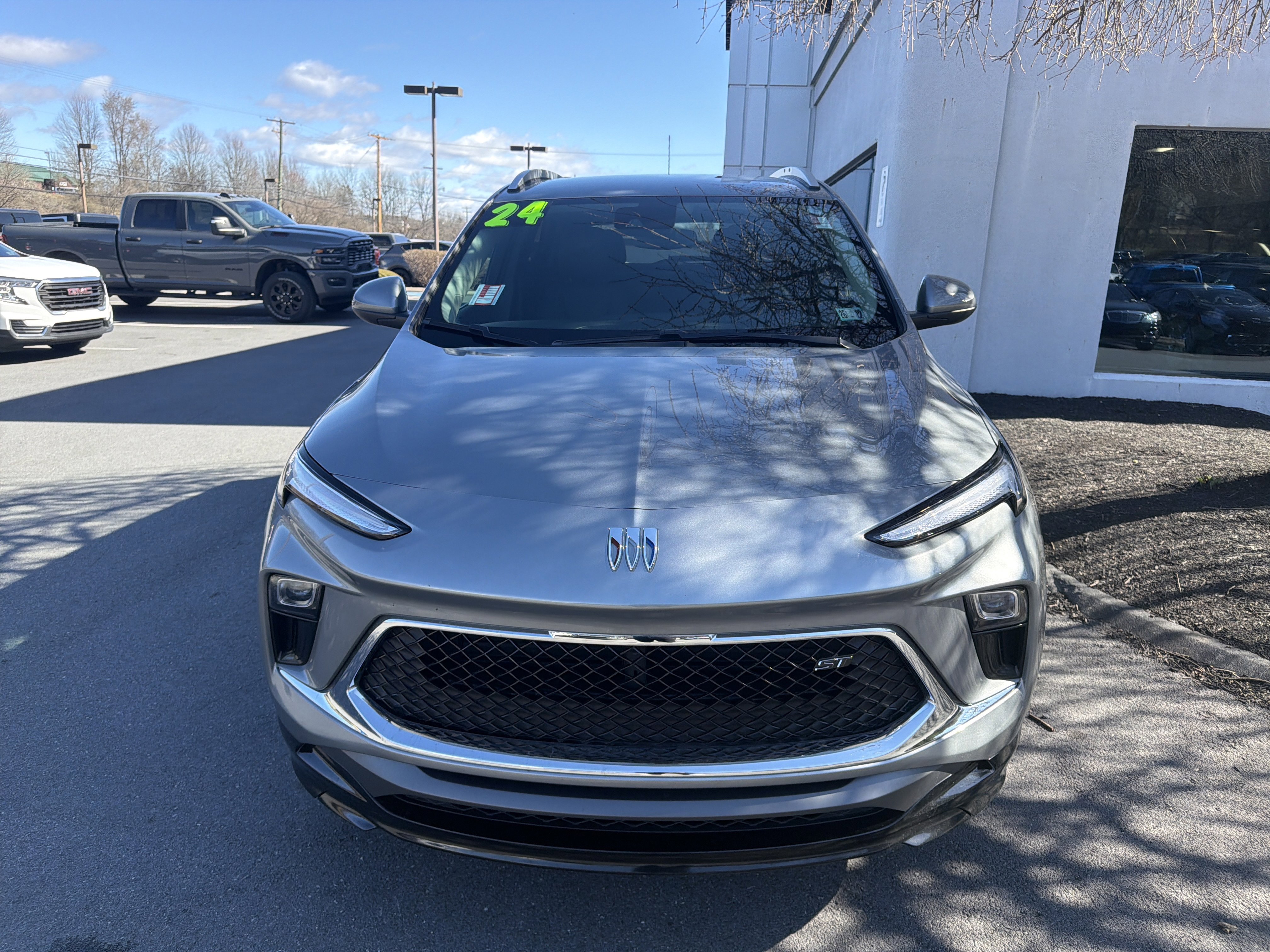 Used 2024 Buick Encore GX Sport Touring image 9