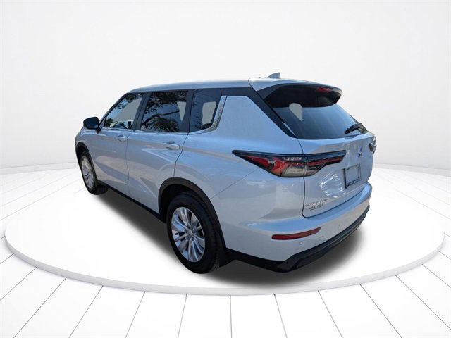 New 2025 Mitsubishi Outlander ES image 6