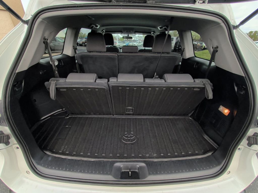 Used 2015 Toyota Highlander LE AWD/4WD image 17