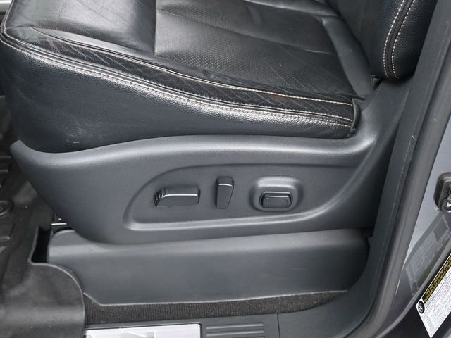 Used 2017 Nissan Titan SL w/ Chrome Package image 13