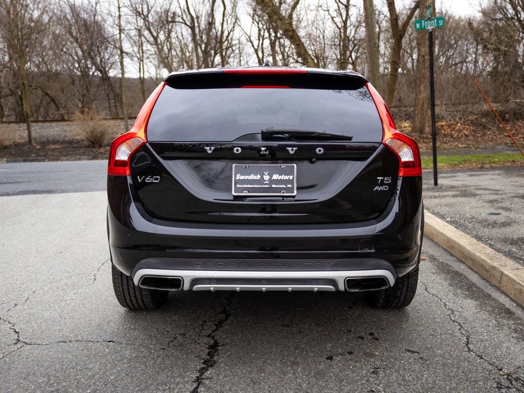 Used 2017 Volvo V60 T5 Cross Country w/ Convenience Package image 4