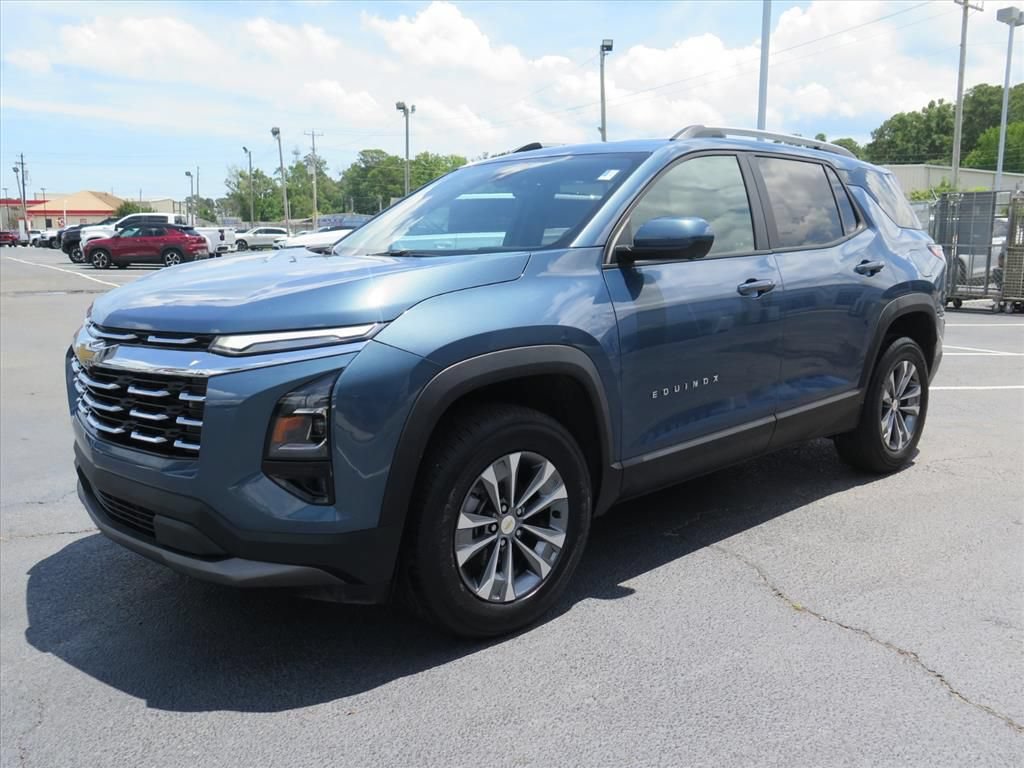 Used 2025 Chevrolet Equinox LT w/ Convenience Package II FWD image 8