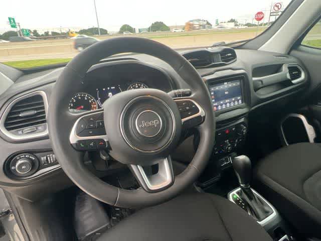 Used 2020 Jeep Renegade Latitude FWD image 15