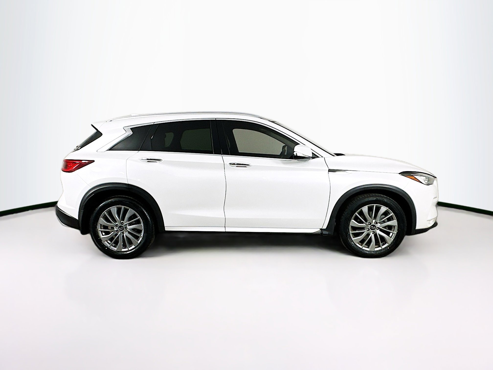 Used 2023 INFINITI QX50 Luxe image 10