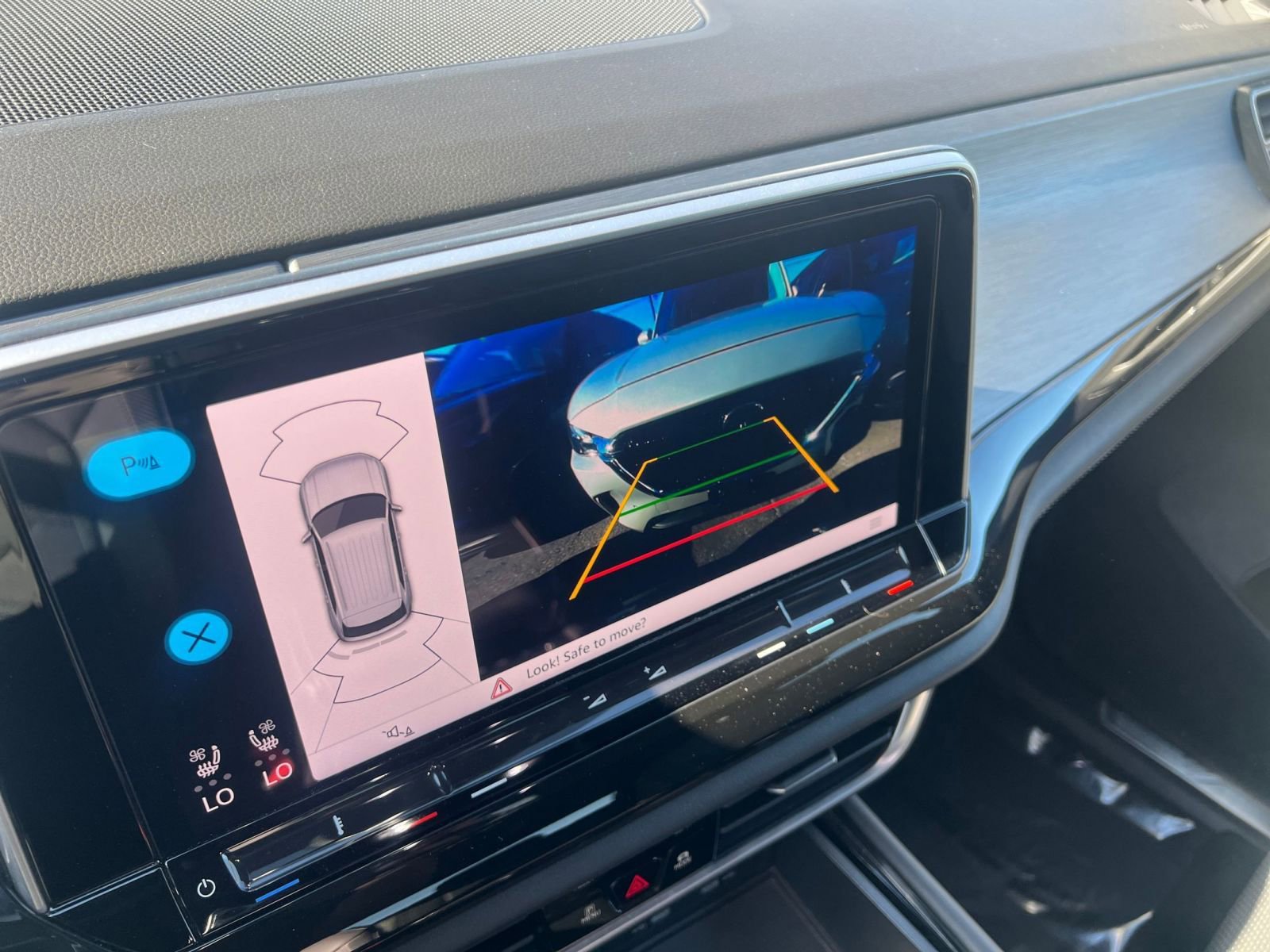 Used 2025 Volkswagen Atlas Cross Sport SE FWD image 24