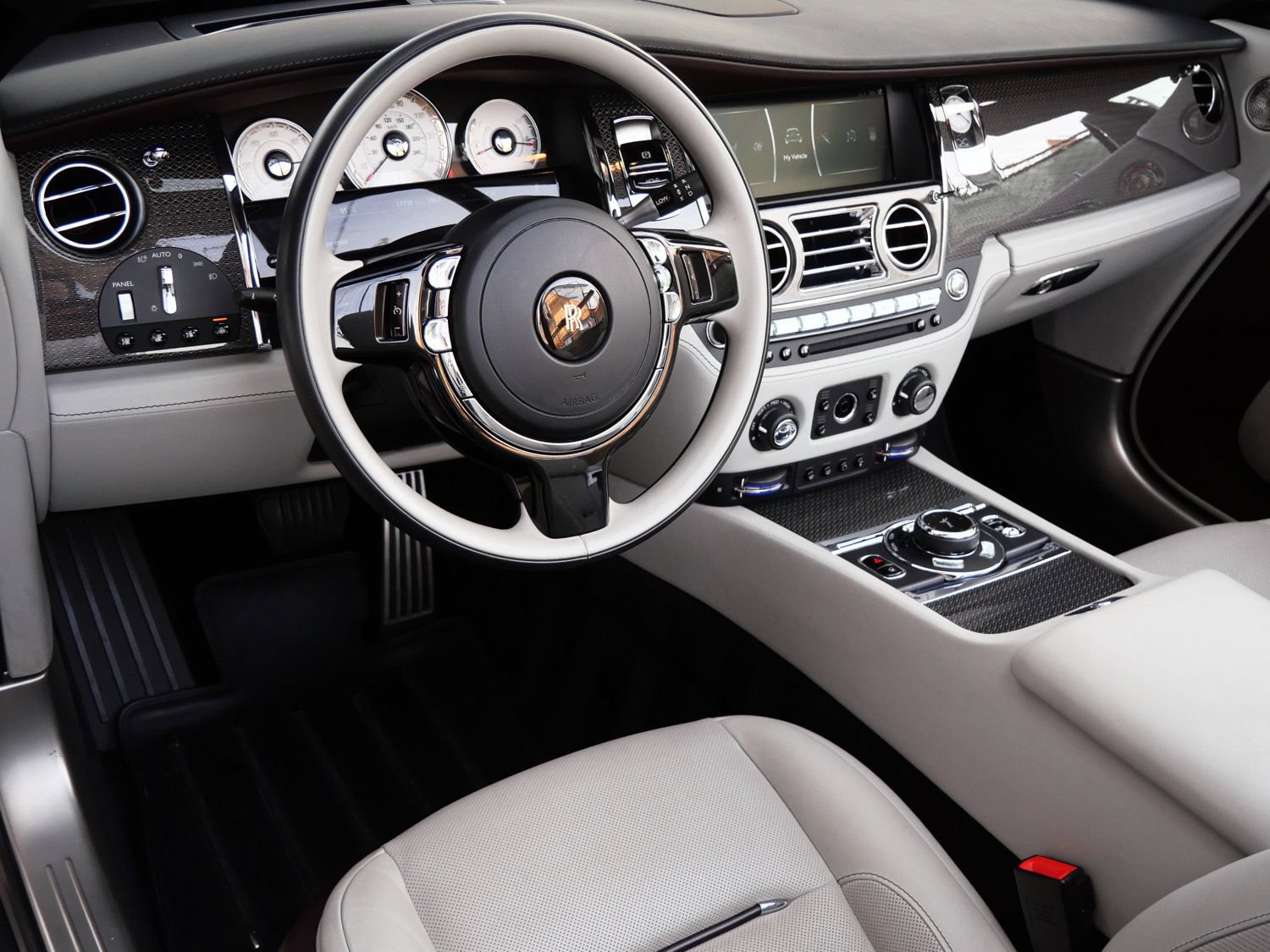 Used 2019 Rolls-Royce Dawn RWD image 29