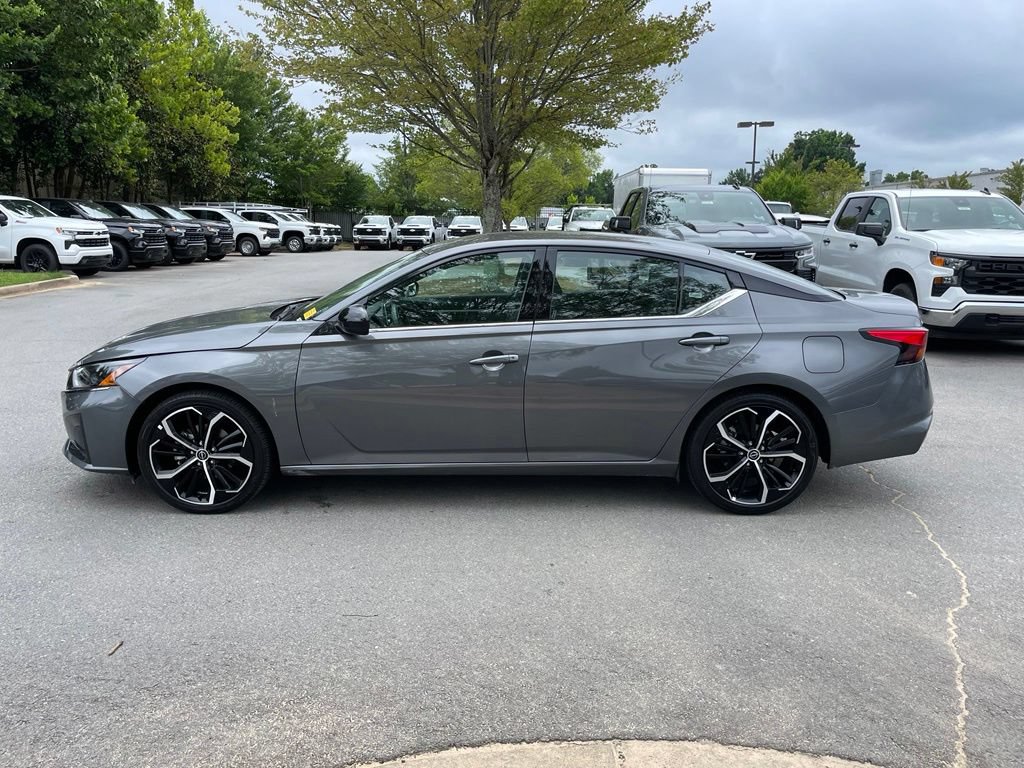 Used 2025 Nissan Altima 2.5 SR FWD image 4