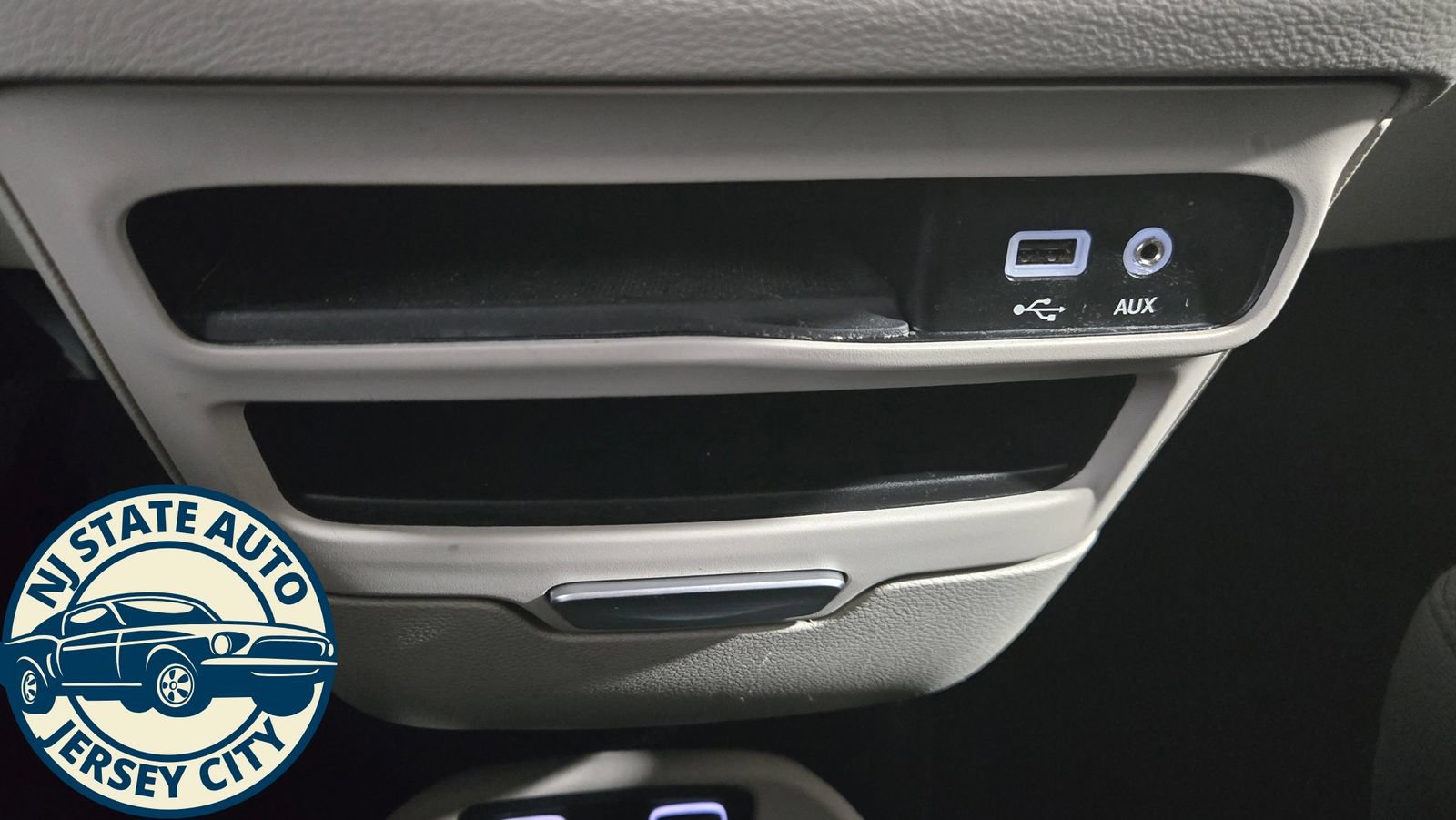 Used 2019 Chrysler Pacifica Touring Plus w/ Tire & Wheel Group FWD image 16
