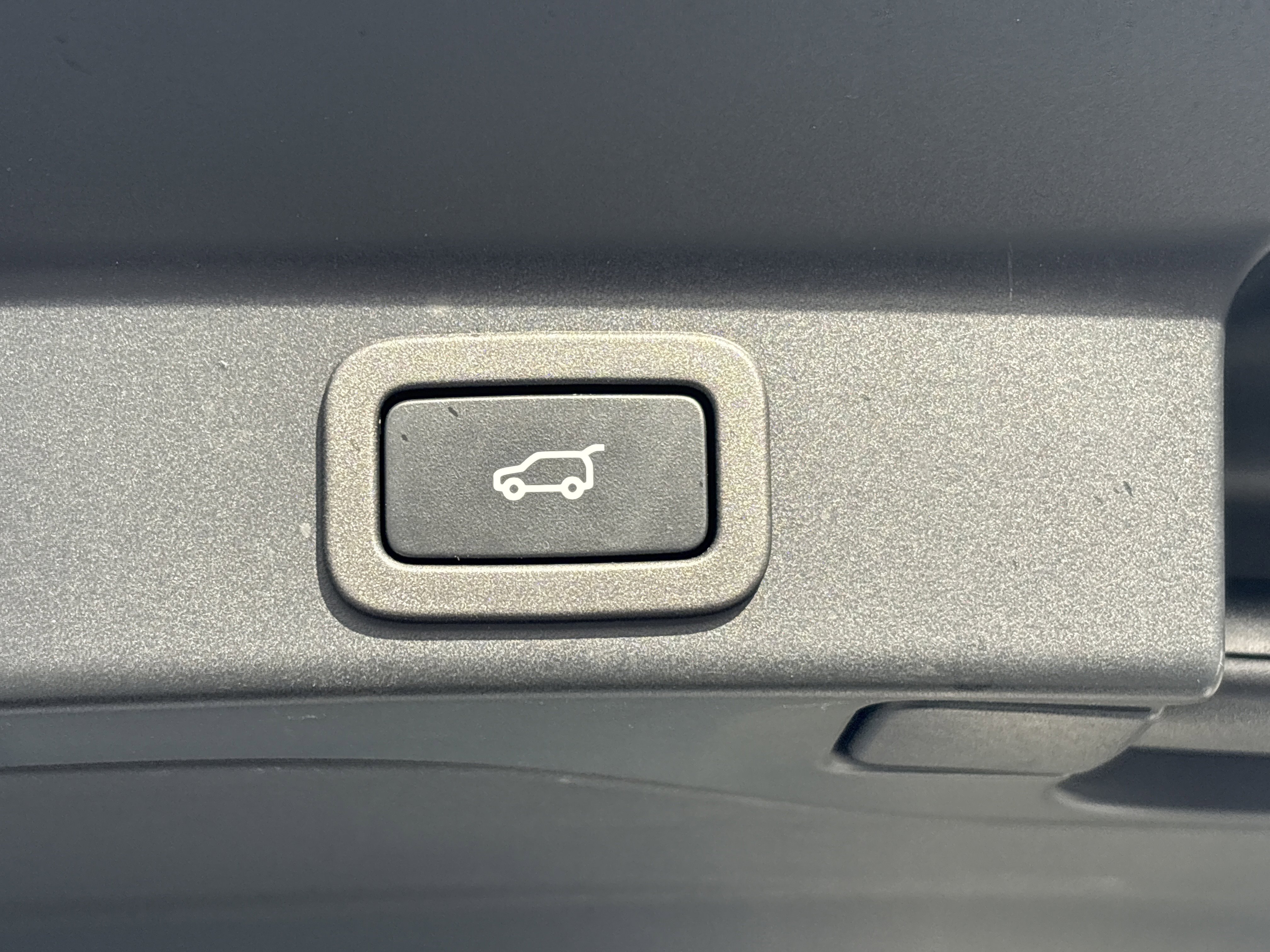 Used 2022 Jaguar F-PACE S image 32