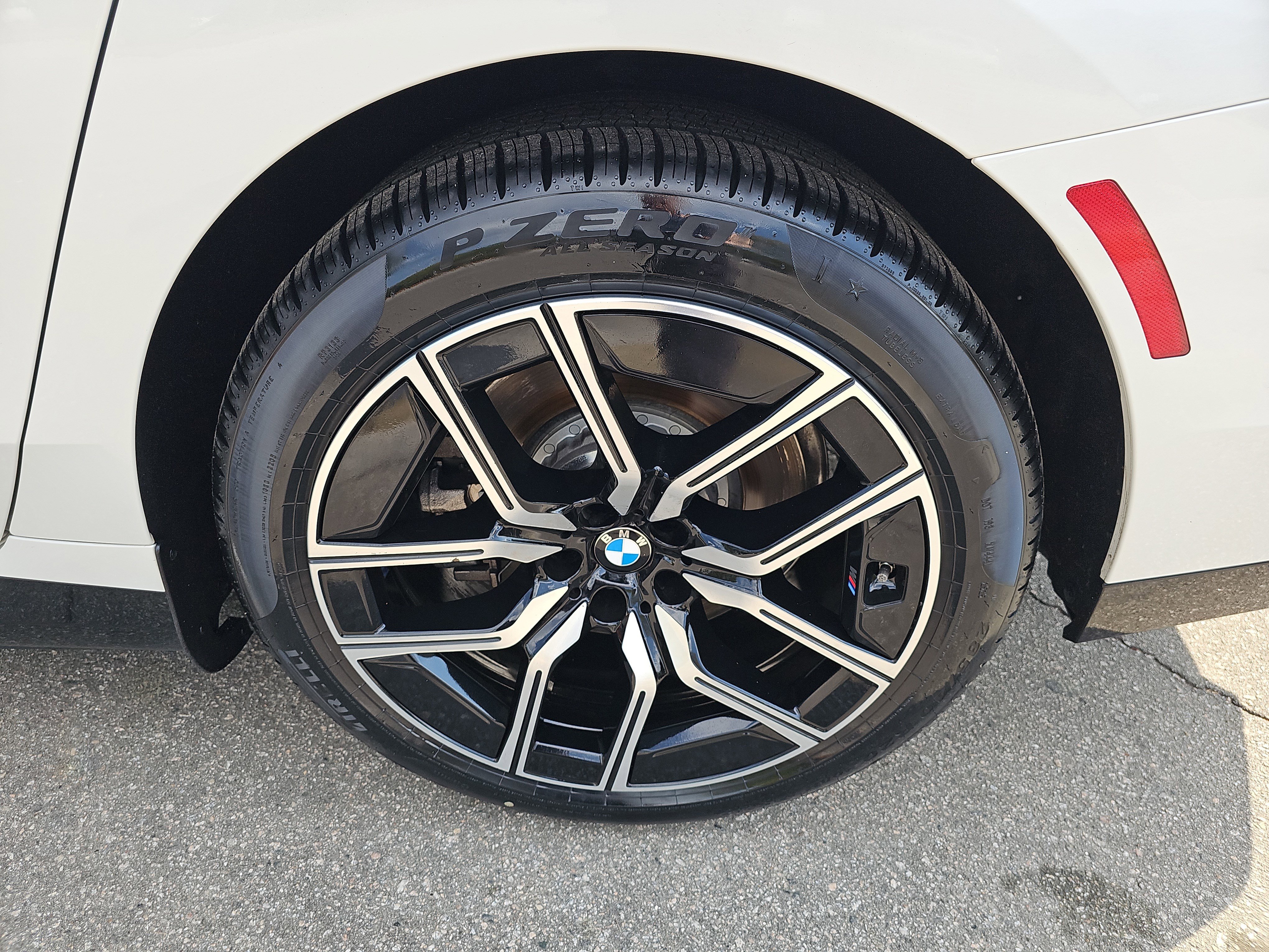 Certified 2025 BMW 750e xDrive image 36