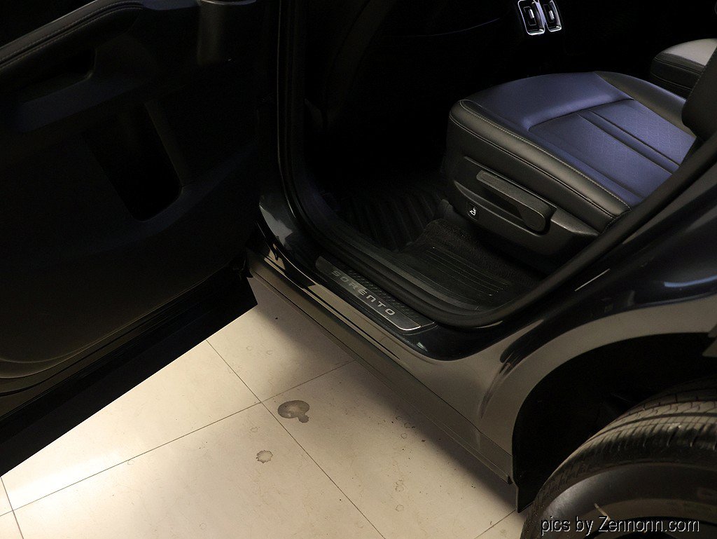 Used 2023 Kia Sorento SX AWD/4WD image 30