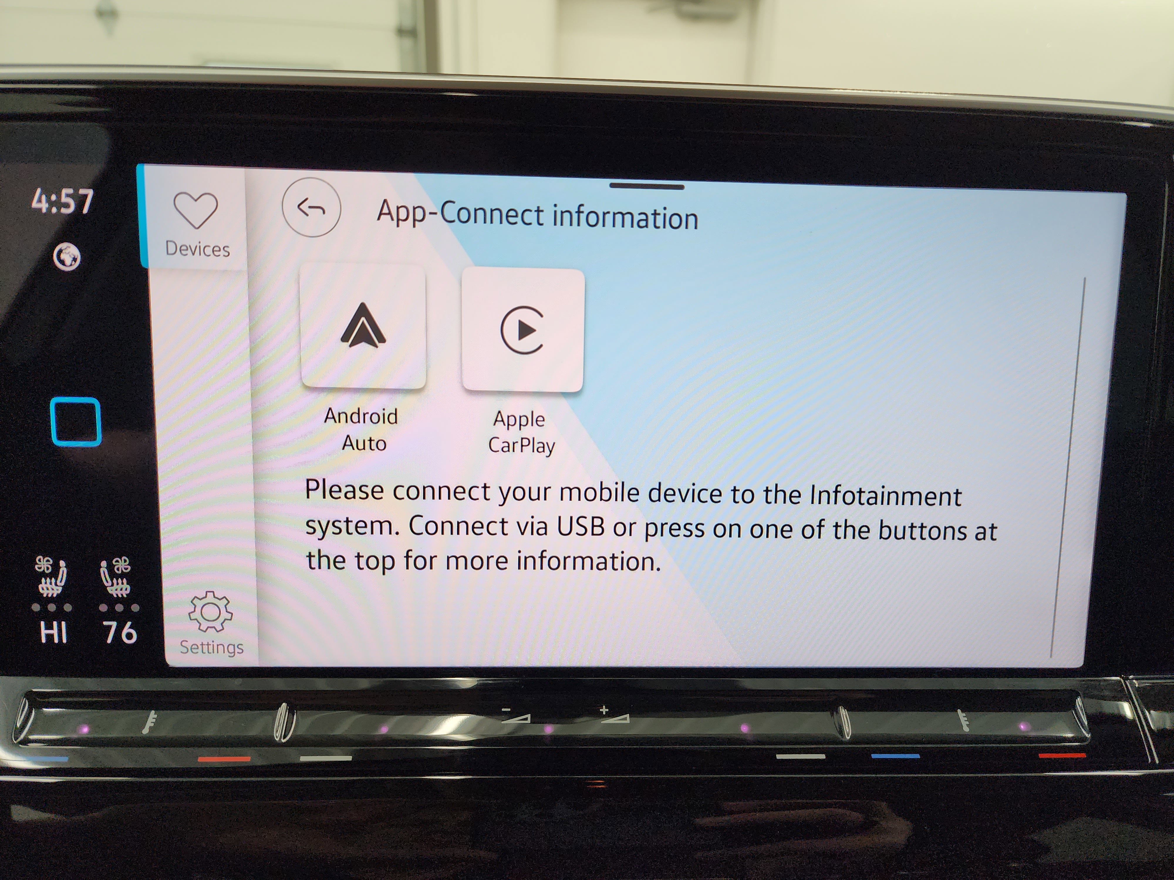 Used 2025 Volkswagen Atlas SE image 17