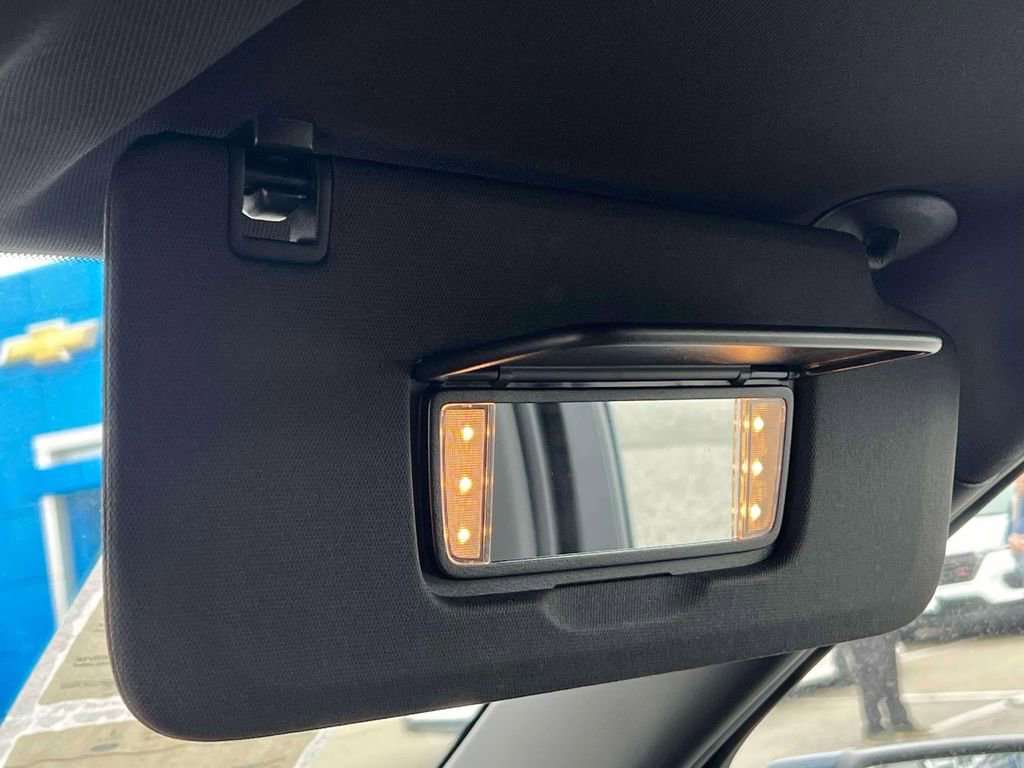 Used 2023 Chevrolet Traverse LT FWD image 31