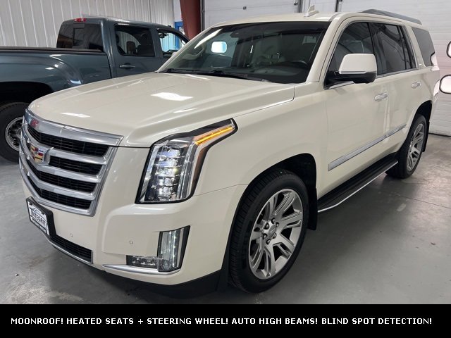 Used 2015 Cadillac Escalade Luxury image 3