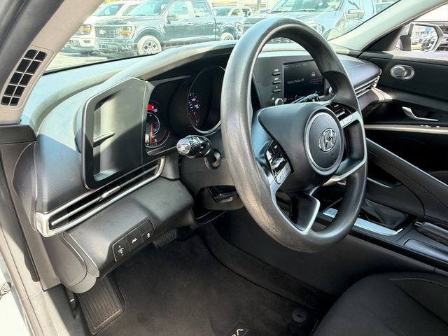 Used 2022 Hyundai Elantra SEL FWD image 10