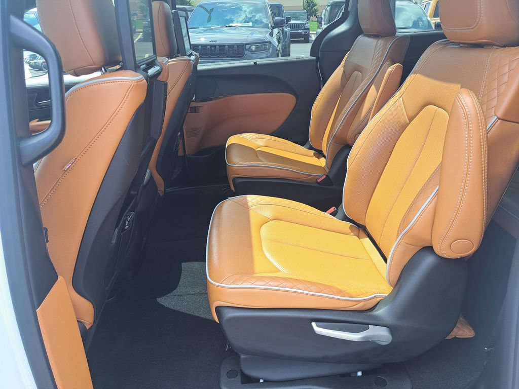 Certified 2022 Chrysler Pacifica Pinnacle FWD image 35