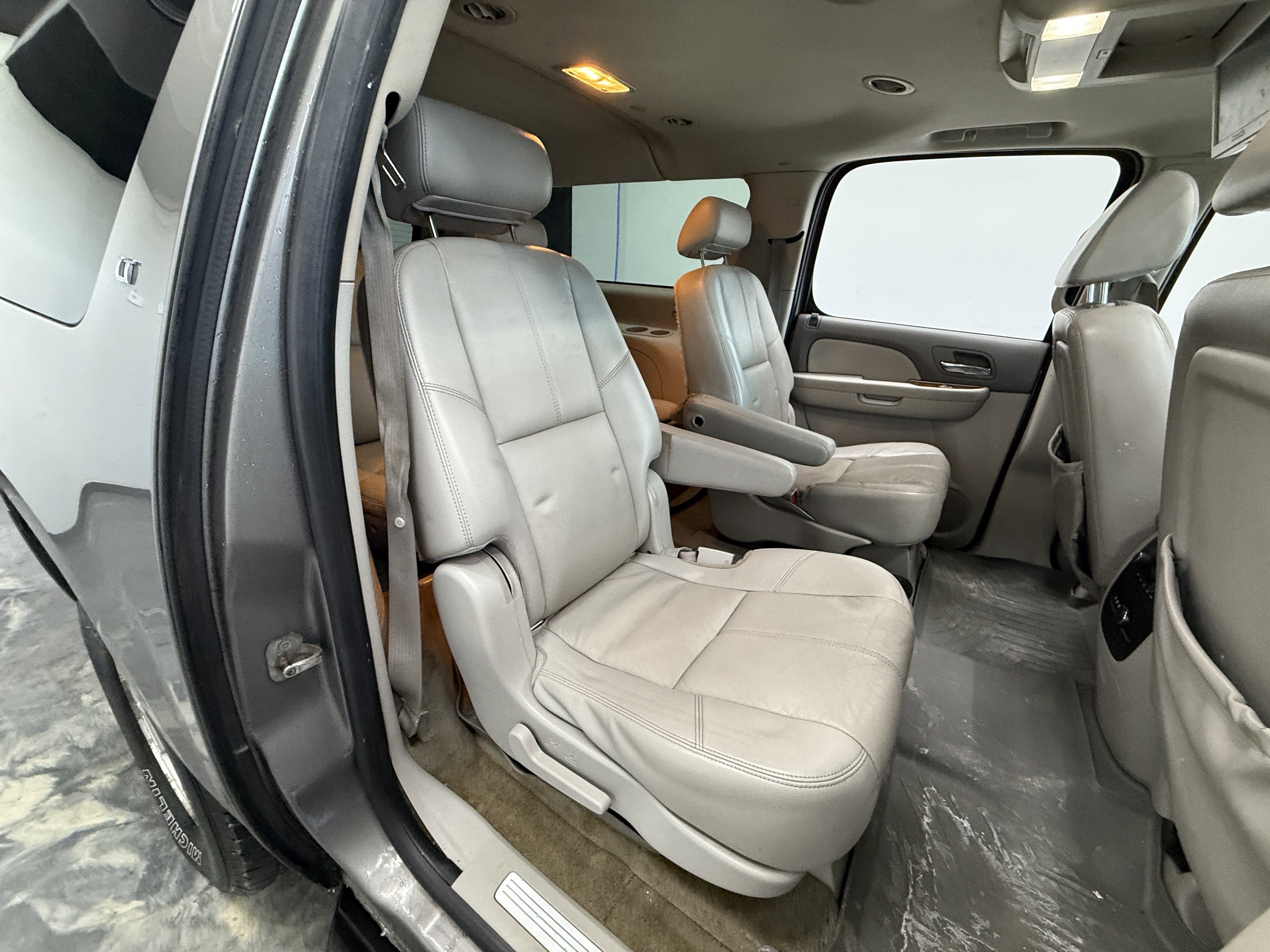 Used 2008 Chevrolet Suburban LT w/ LT Preferred Equipment Group image 23