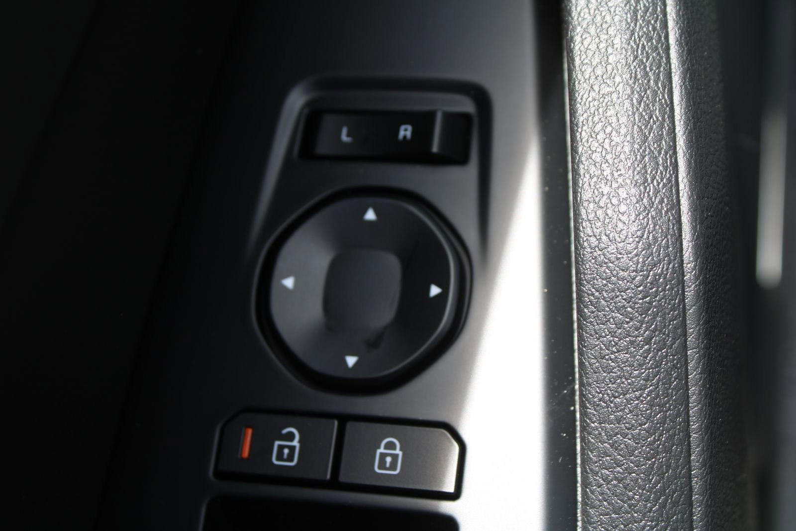 New 2026 Kia Sportage EX image 21