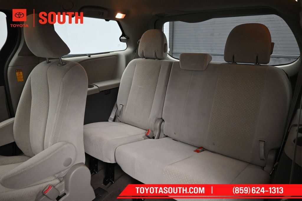 Used 2014 Toyota Sienna LE AWD/4WD image 23