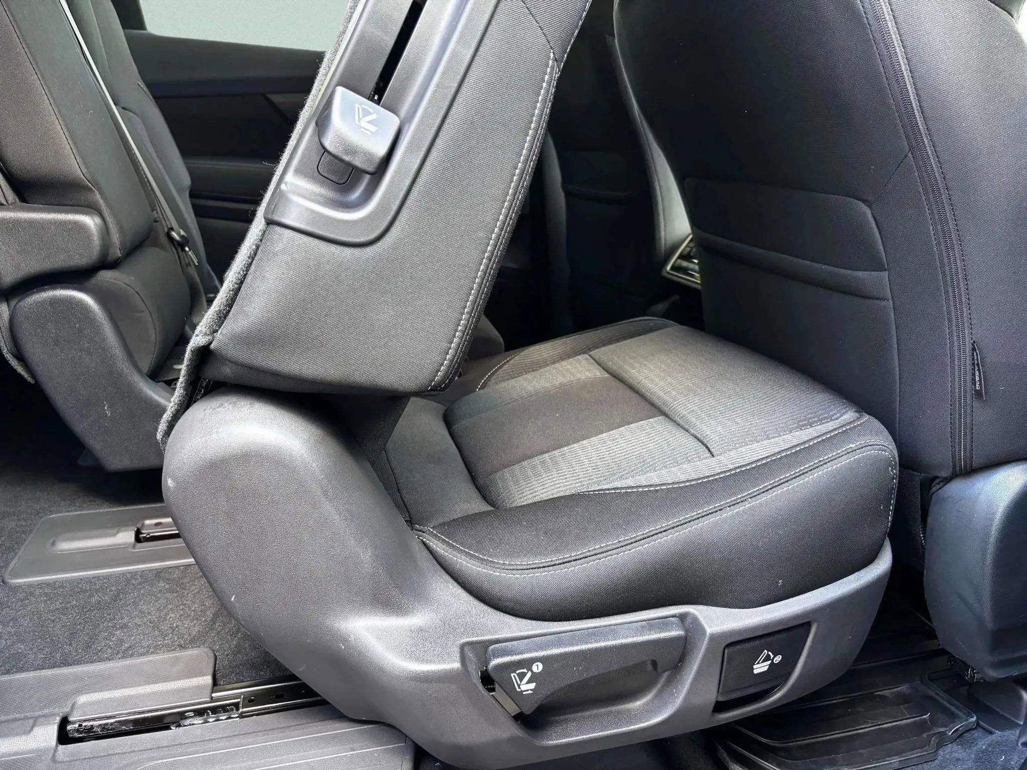 Used 2022 Subaru Ascent Premium image 16