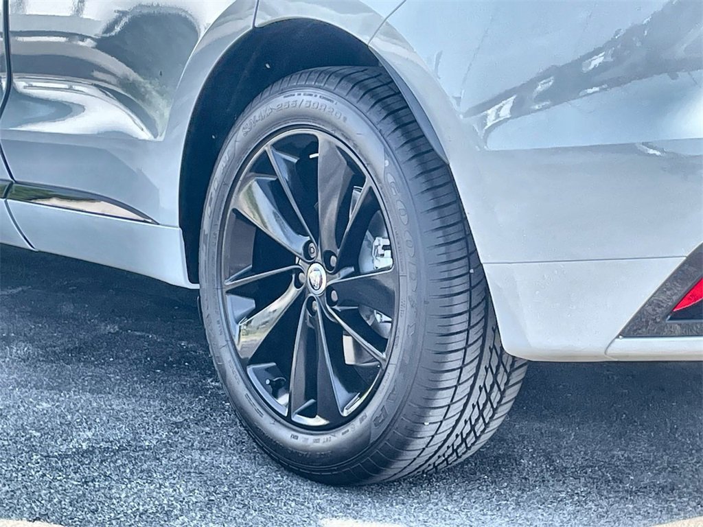 Used 2025 Jaguar F-PACE R-Dynamic S image 11