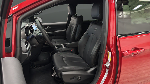 New 2026 Chrysler Pacifica Select AWD/4WD image 9