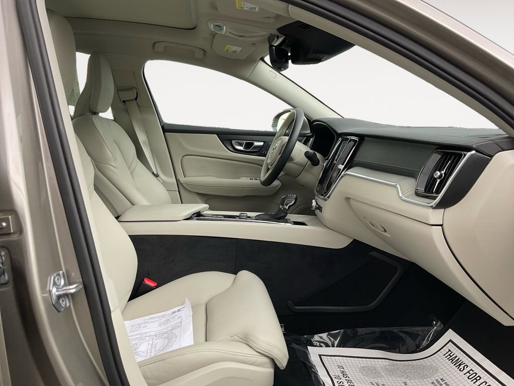 Used 2020 Volvo S60 T5 Inscription image 15