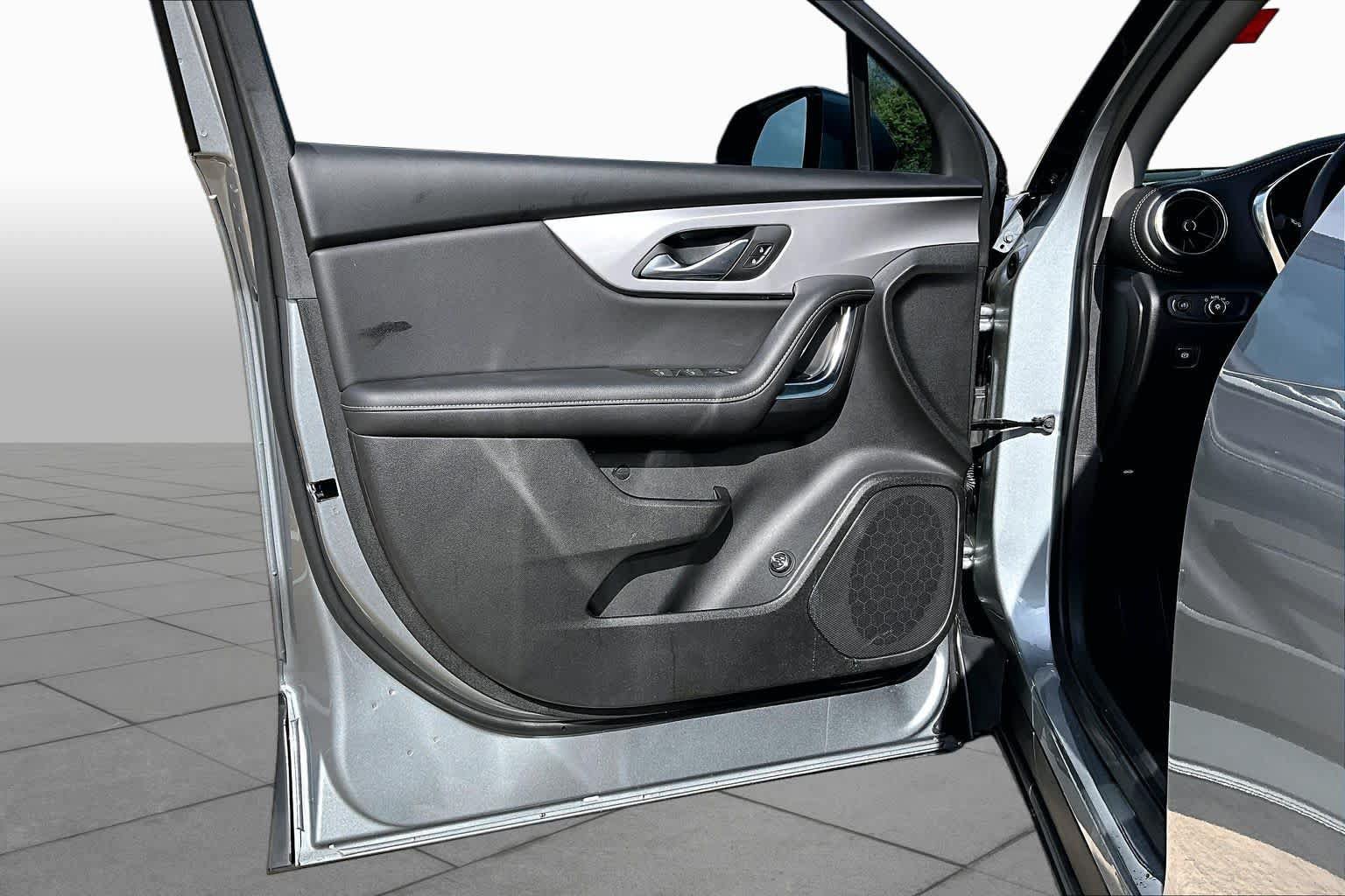 Used 2025 Chevrolet Blazer LT w/ Convenience Package FWD image 22