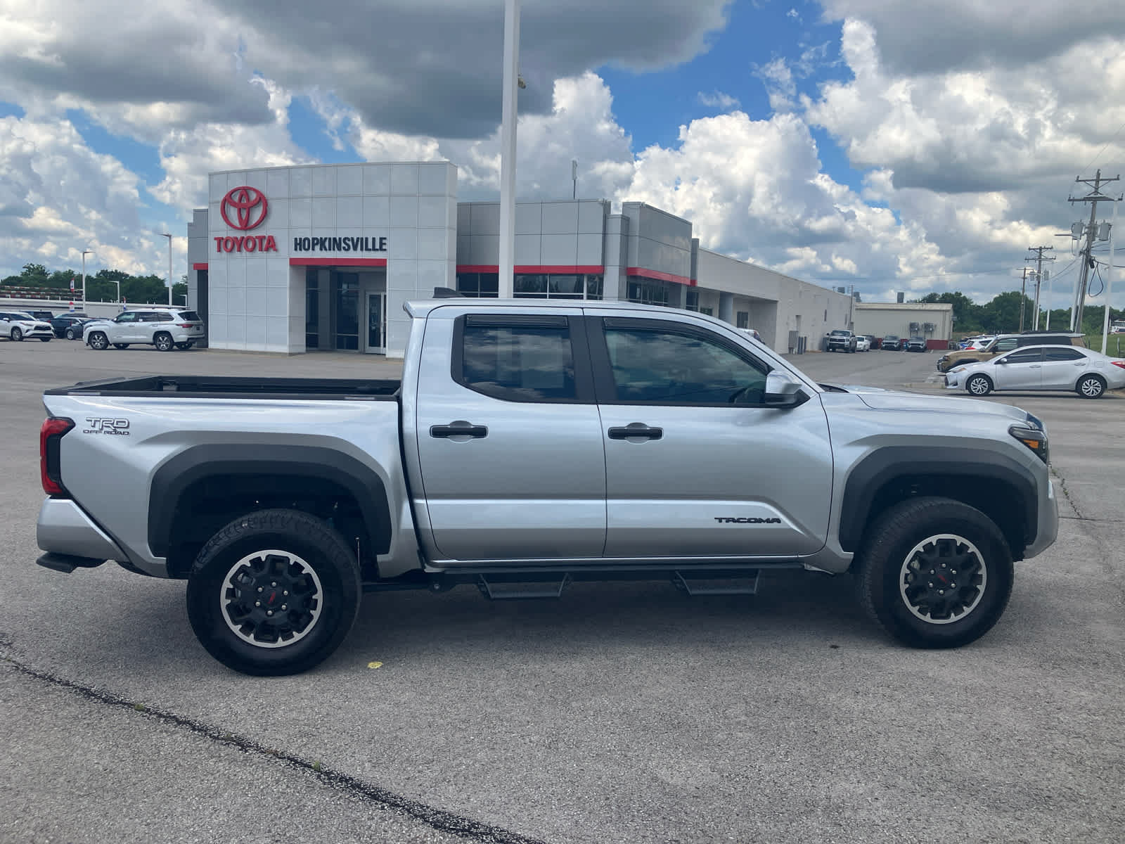 Certified 2024 Toyota Tacoma TRD Off-Road AWD/4WD image 9
