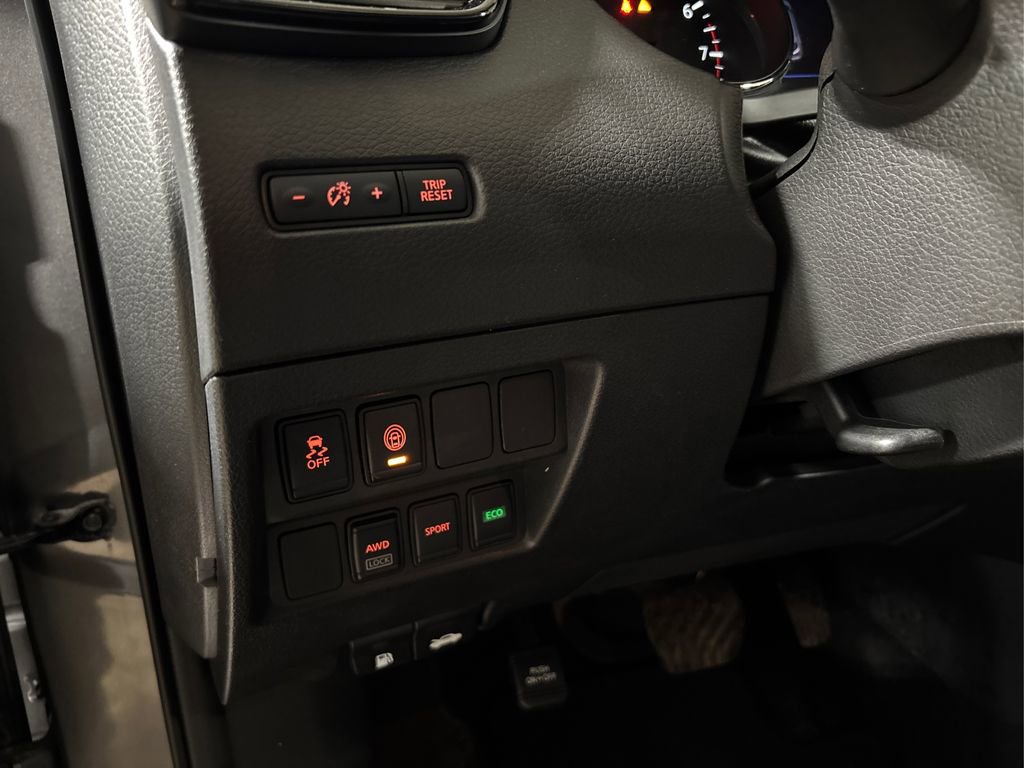 Used 2020 Nissan Rogue Sport SV image 33