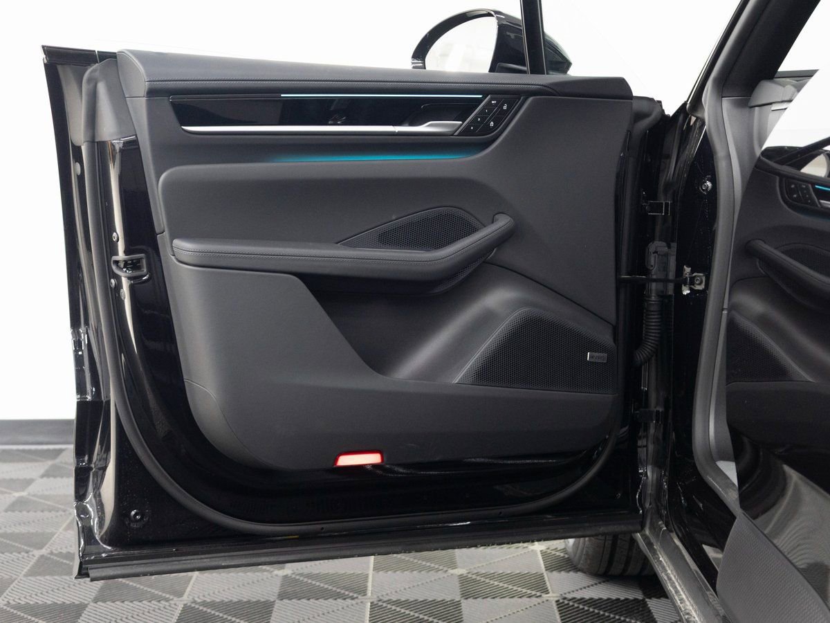 New 2025 Porsche Macan 4S Electric image 12