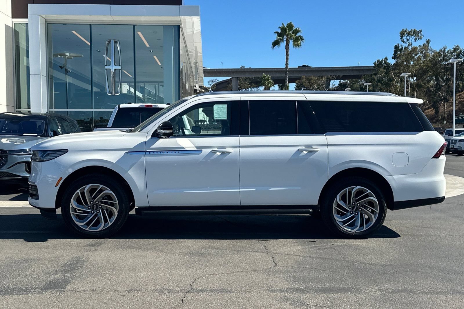 New 2027 Lincoln Navigator L Premier RWD image 6