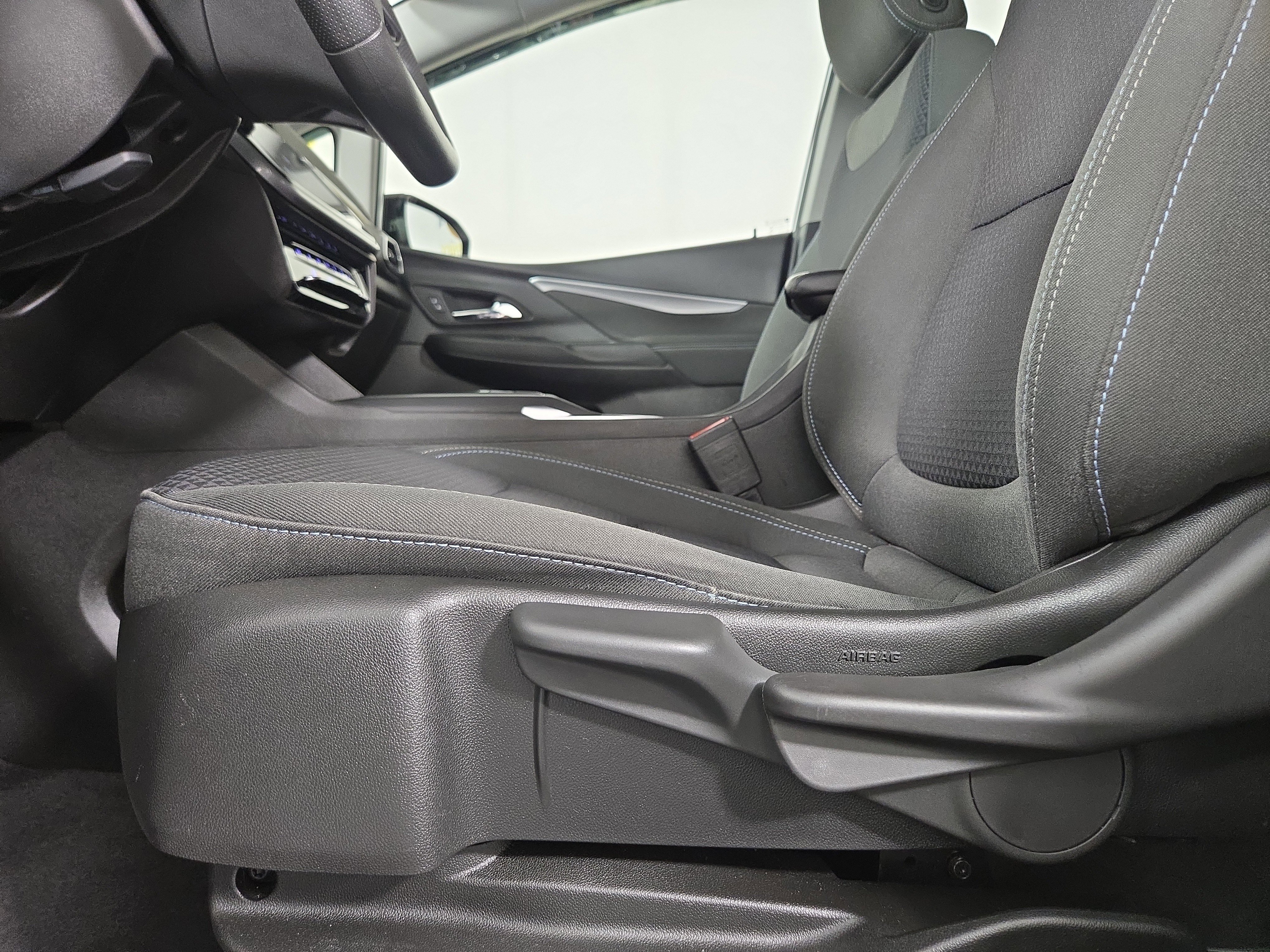 Certified 2023 Chevrolet Bolt LT w/ Driver Confidence Package image 29