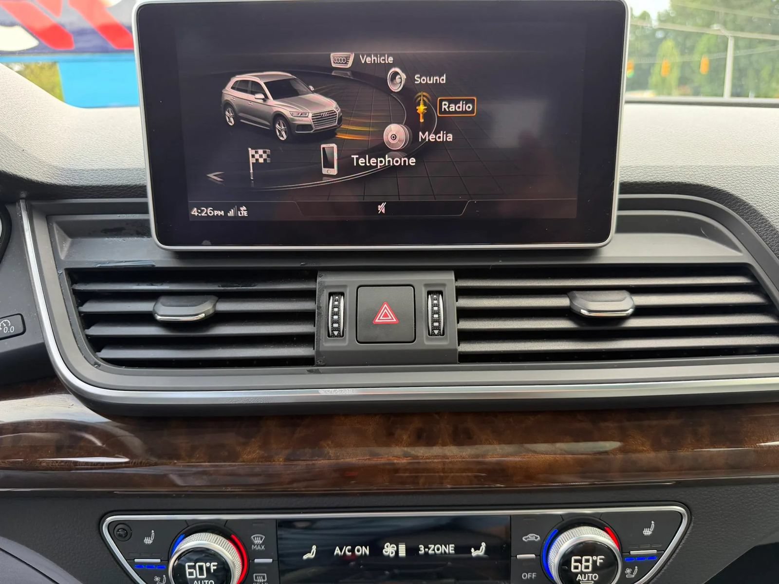 Used 2018 Audi Q5 2.0T Premium Plus w/ Premium Plus Package AWD/4WD image 17