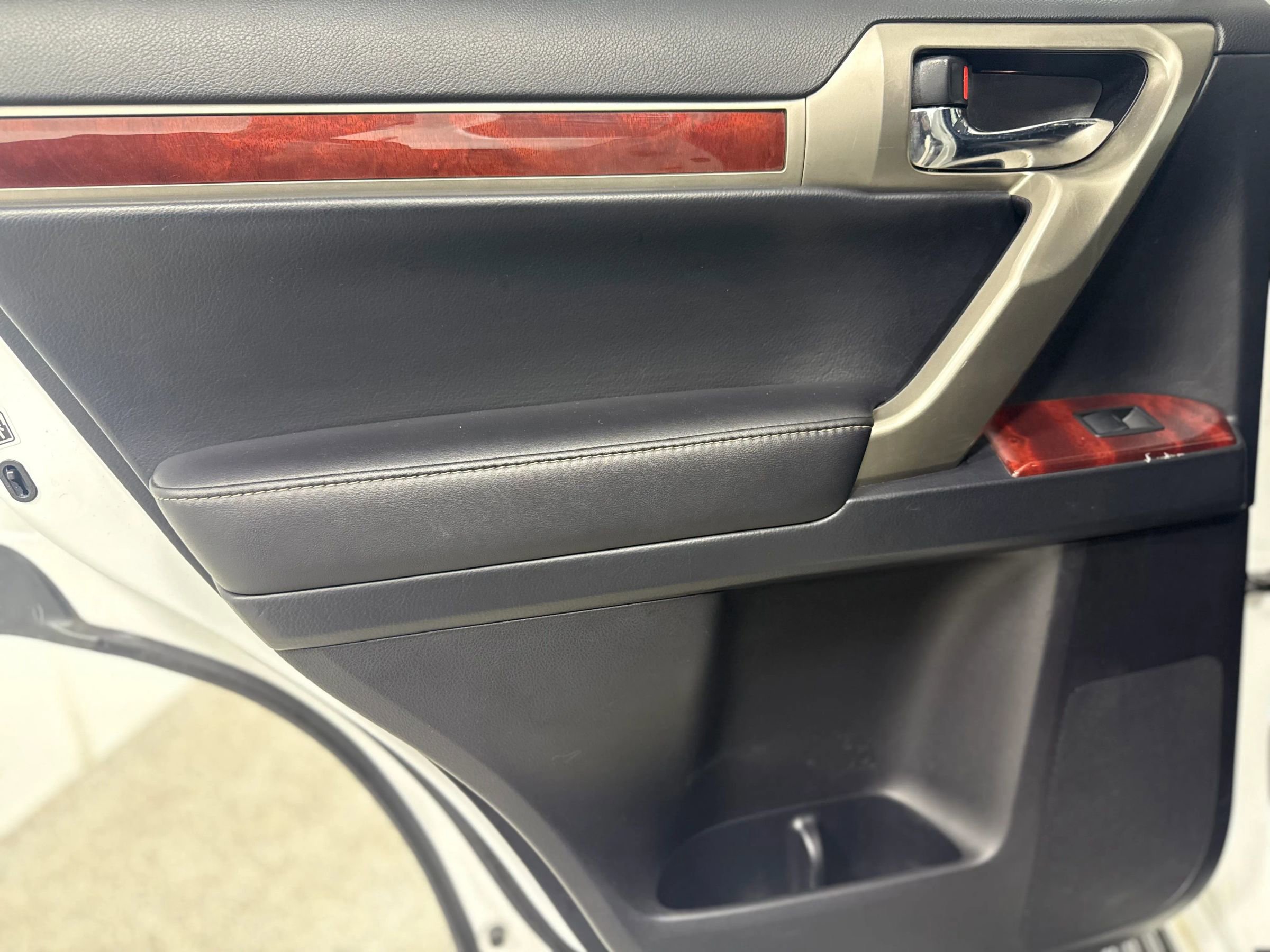 Used 2013 Lexus GX 460 image 33