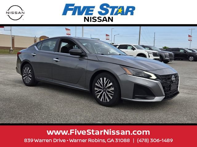 Used 2024 Nissan Altima 2.5 SV FWD image 1