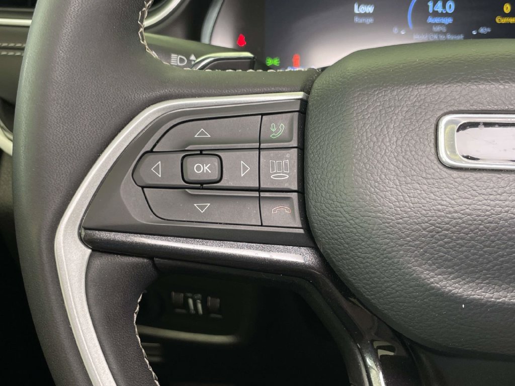 Used 2023 Jeep Grand Cherokee L Laredo AWD/4WD image 33