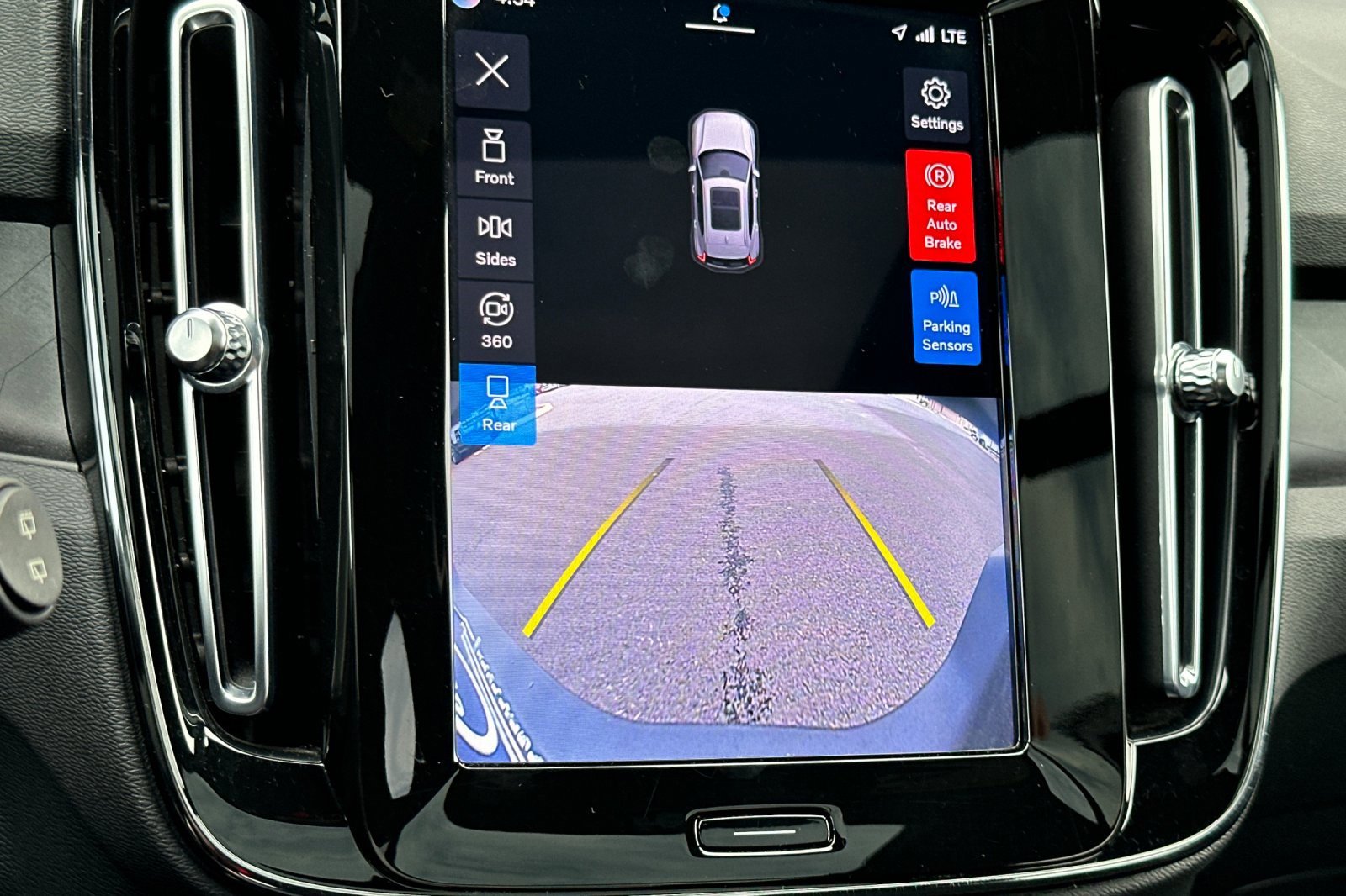 Used 2023 Volvo XC40 Recharge Plus image 22